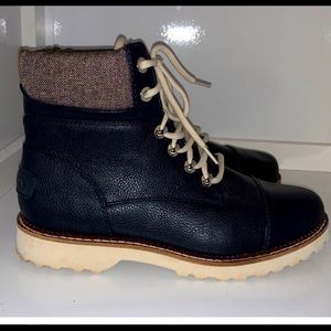 Nautica short lace up navy blue boots size 8